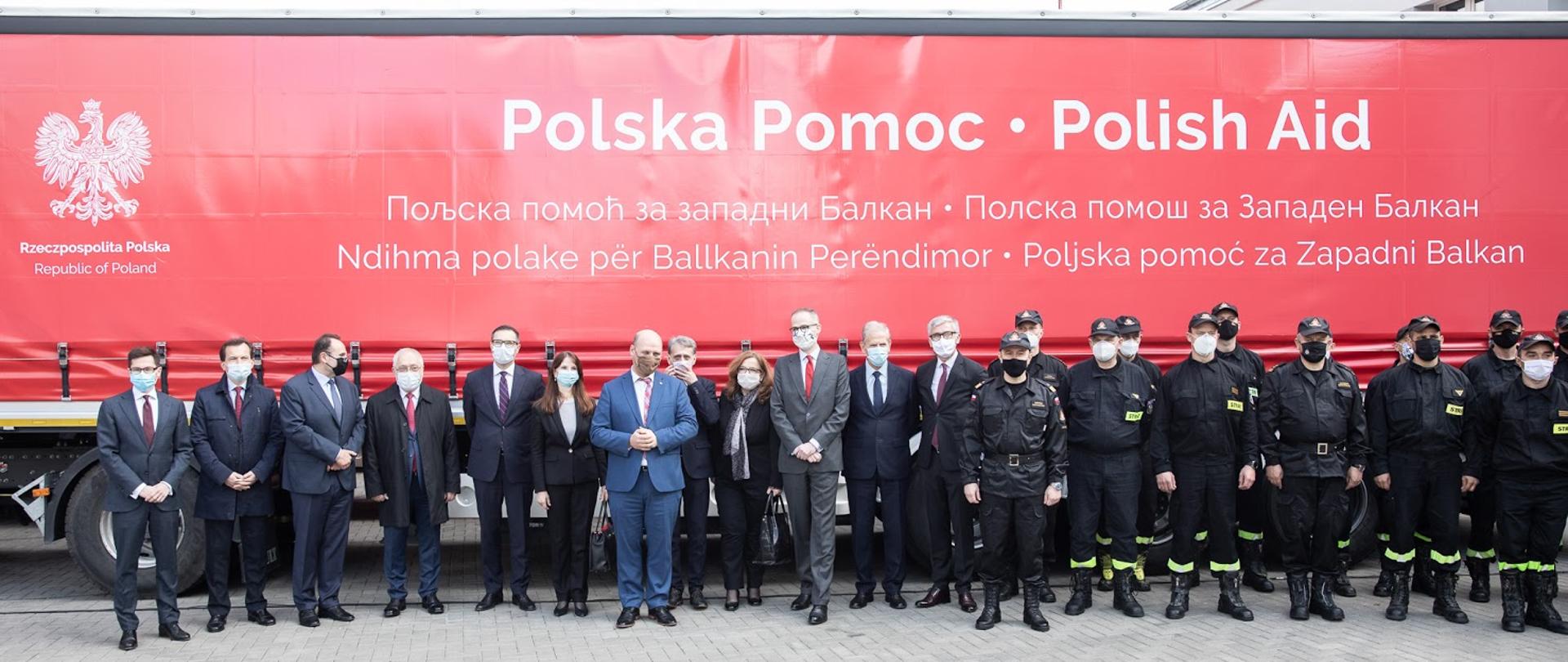 2020.05.26 Warszawa . Minister Szymon Szynkowski vel Sek . Minister Pawel Jablonski . Przekazanie pomocy dla Balkany Zachodnie . Polish Aid - Polska Pomoc . Straz Pozarna .Fot. Tymon Markowski / MSZ