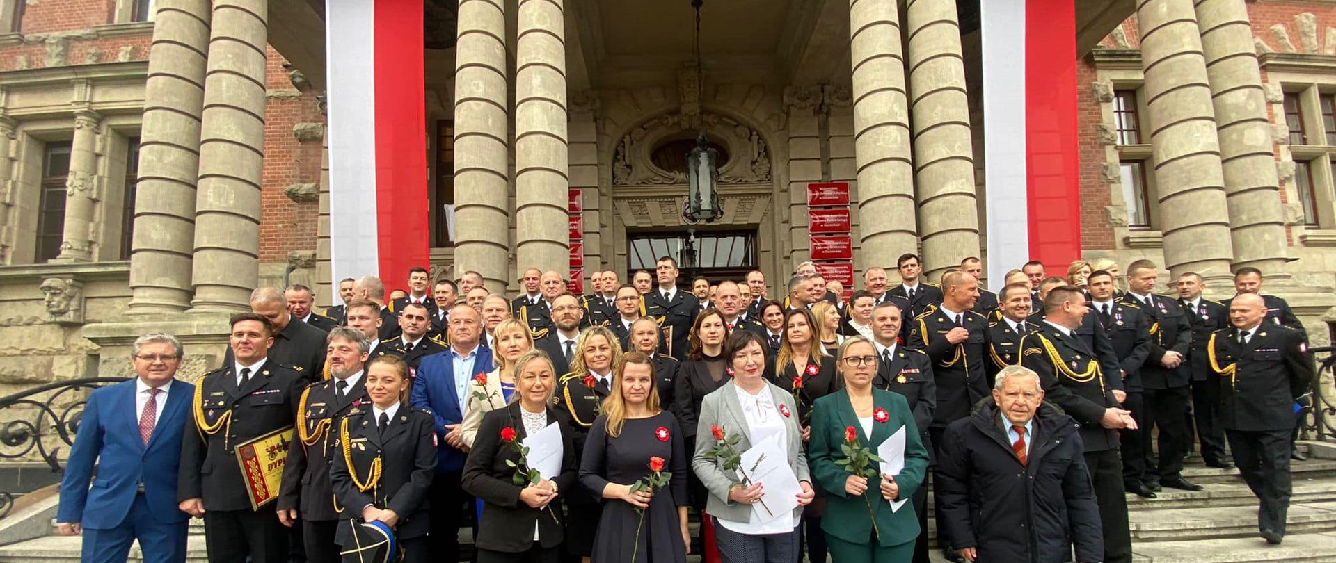 Uroczystość wręczenia nagród, odznaczeń, wyróżnień oraz awansów na wyższe stopnie służbowe z okazji Narodowego Święta Niepodległości