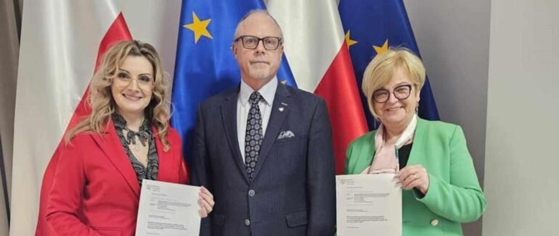 Poseł na Sejm RP Joanna Frydrych, sekretarz stanu Jacek Protas i wojewoda podkarpacki Teresa Kubas-Hul