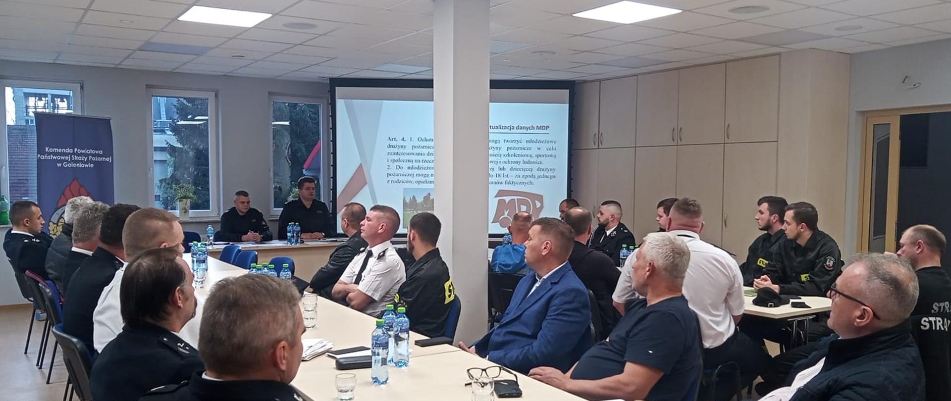 Komendant i Prezesi OSP podczas spotkania