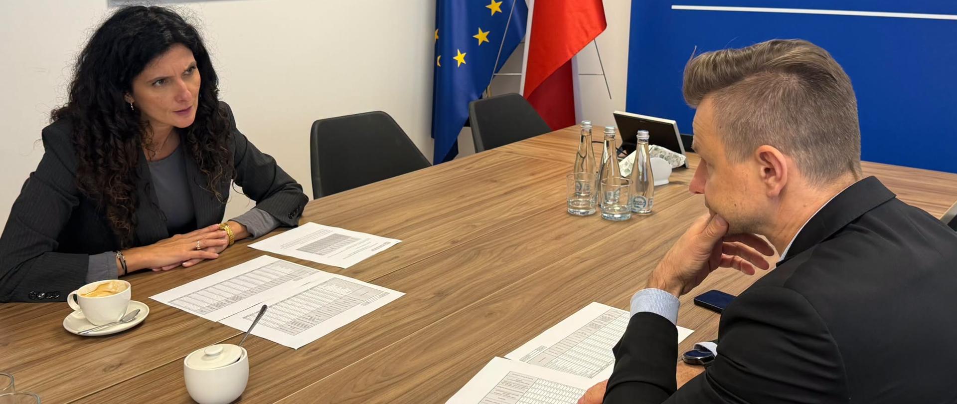 Konsekwentnie porządkujemy obsługę cudzoziemców w Dolnośląskim Urzędzie Wojewódzkim