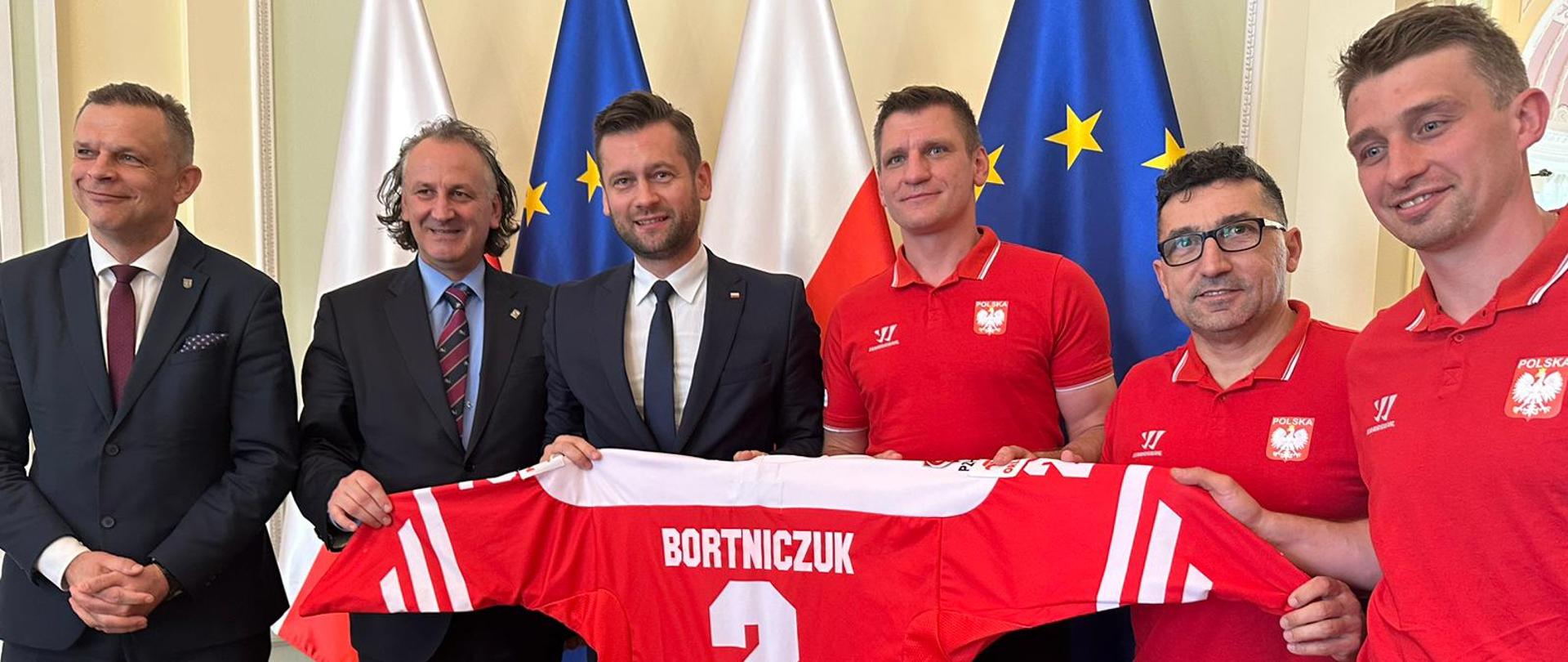 Minister sportu i turystyki Kamil Bortniczuk na spotkaniu z przedstawicielami Polskiego Związku Hokeja na Lodzie.