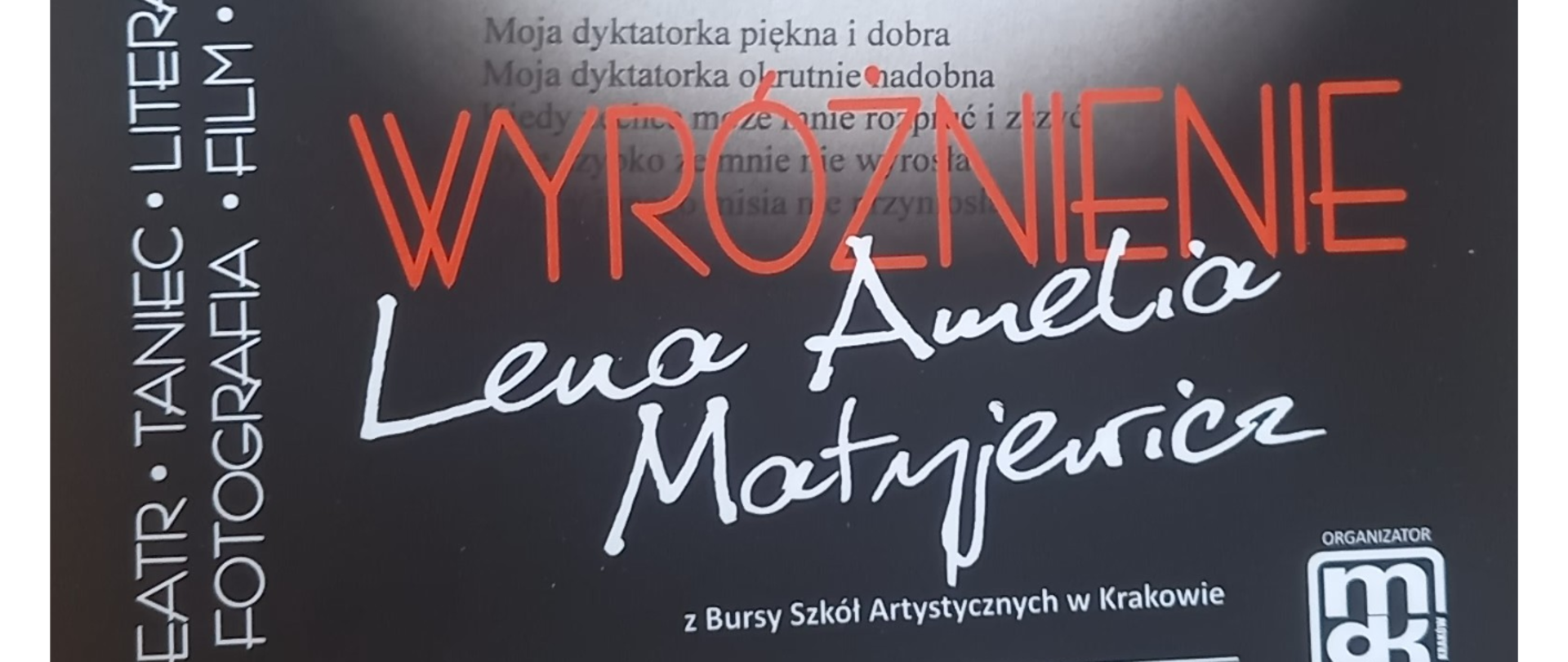 Na zdjęciu dyplom - za wyróżnienie na Małopolskim Festiwalu Artystycznym Młodzieży - kategoria literatura- poezja. Czarne tło, białe i czerwone litery