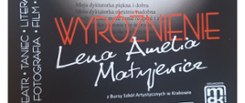 Na zdjęciu dyplom - za wyróżnienie. Czarne tło, białe i czerwone litery