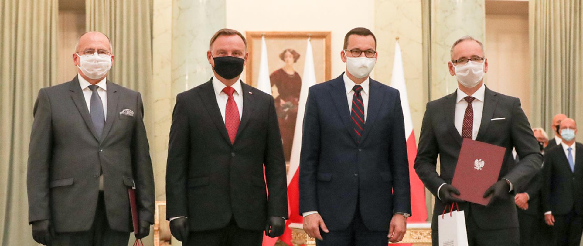 Prezydent, premier, minister spraw zagranicznych i ministra zdrowia. 