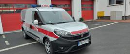 Samochód lekki kwatermistrzowski Fiat Doblo Maxi. 