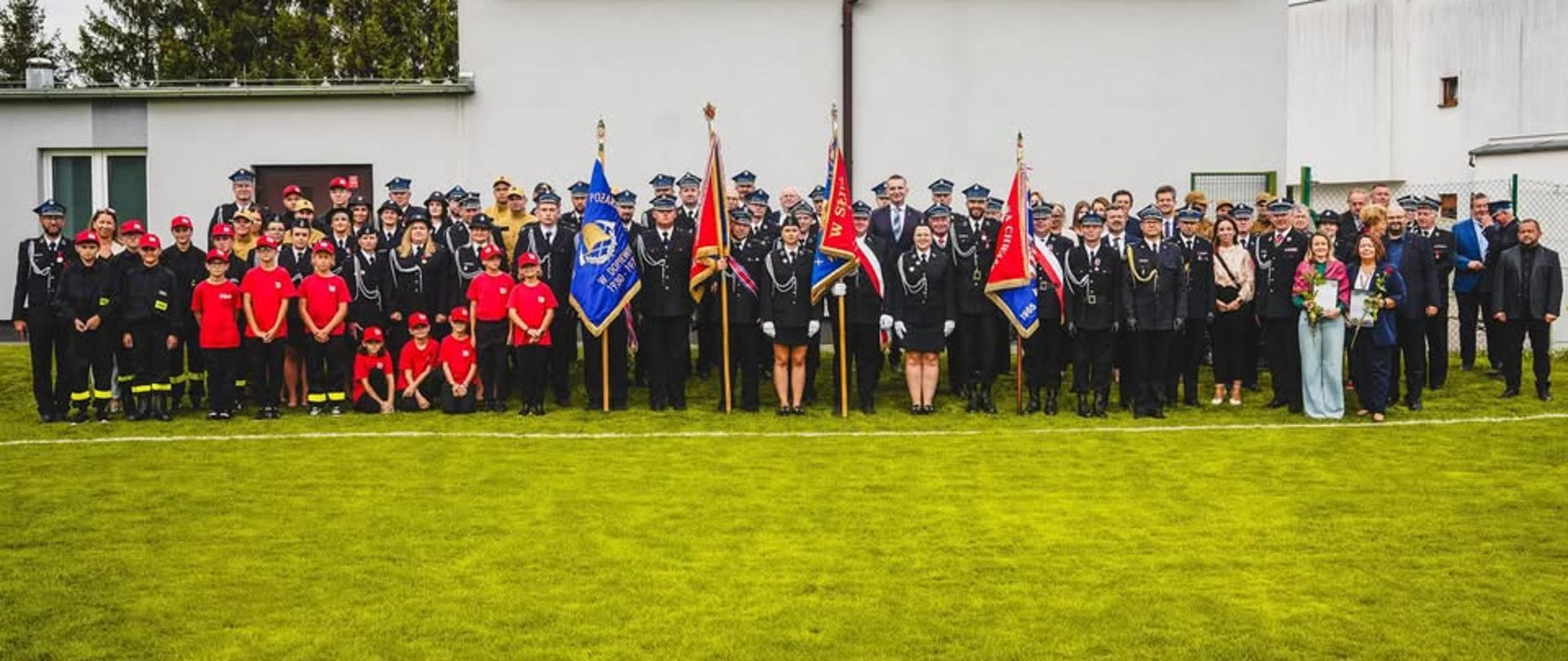 Zdjęcie wszystkich uczestników uroczystości