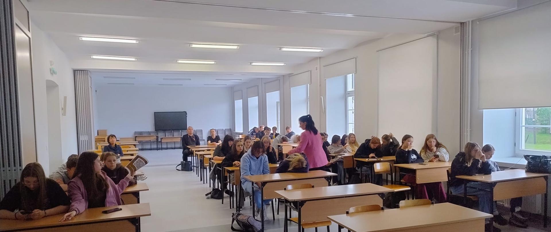 Uczniowie ZSCKR podczas spotkania 