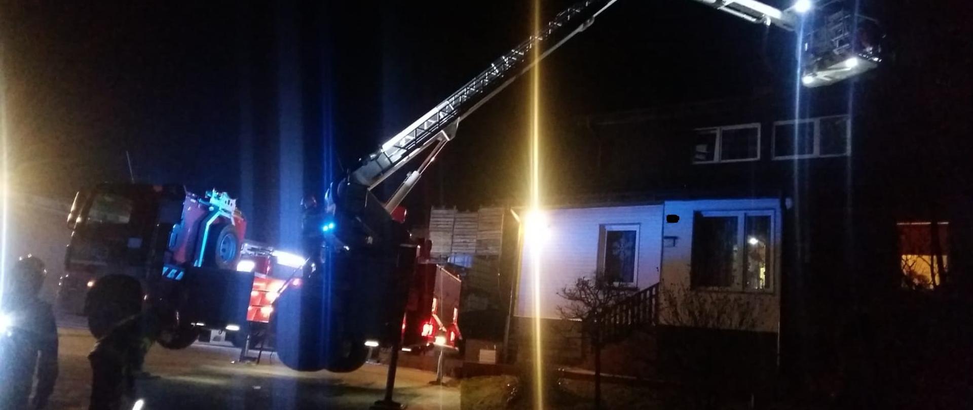 POŻAR SADZY W PRZEWODZIE KOMINOWYM W MIEJSCOWOŚCI GRODOWICE, POWIAT KAZIMIERSKI