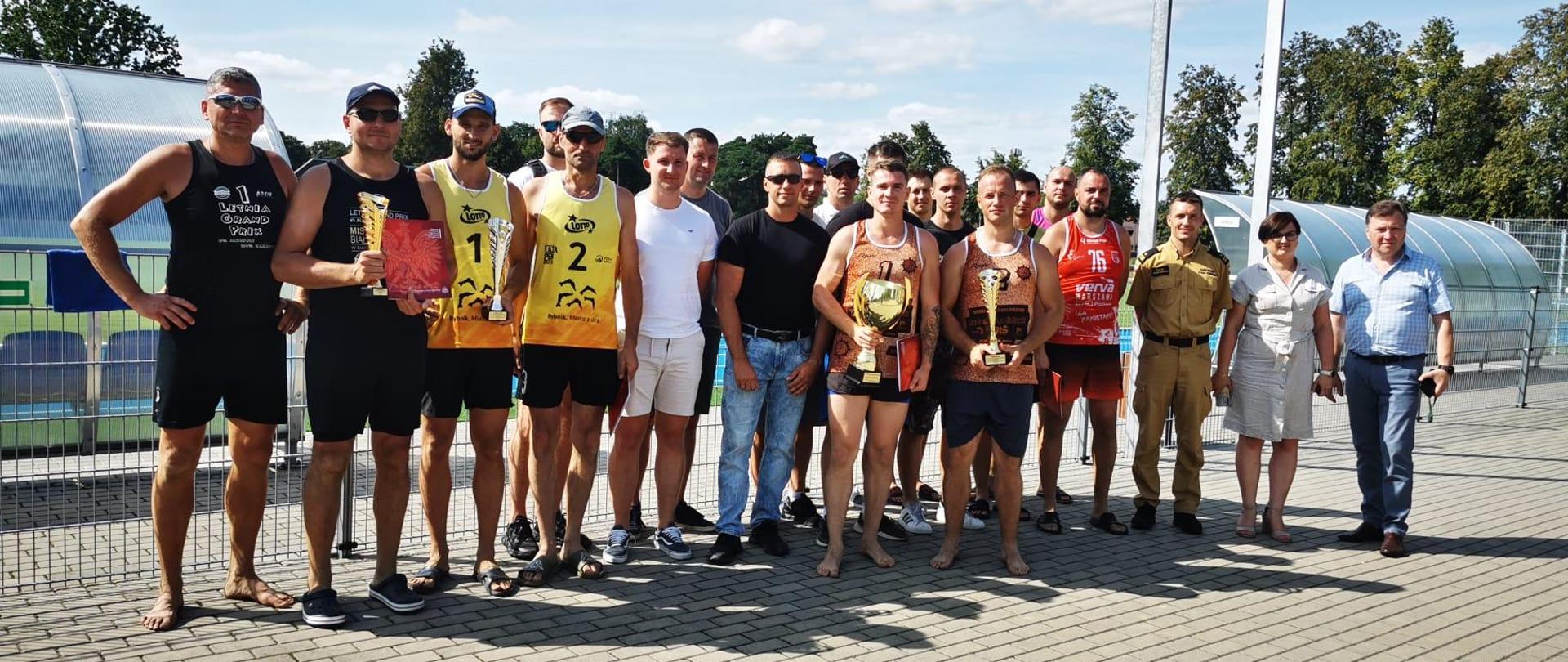  II Turniej Piłki Siatkowej o Puchar Komendanta Powiatowego PSP w Hajnówce.
Zdjęcie grupowe wszystkich uczestników rozgrywek i organizatorów.