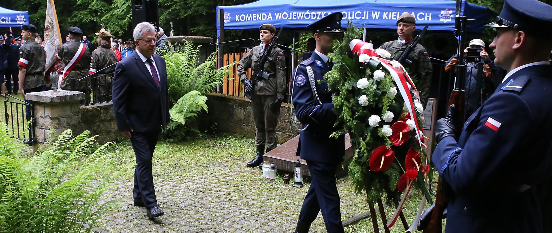 Uroczystości na polanie Wykus