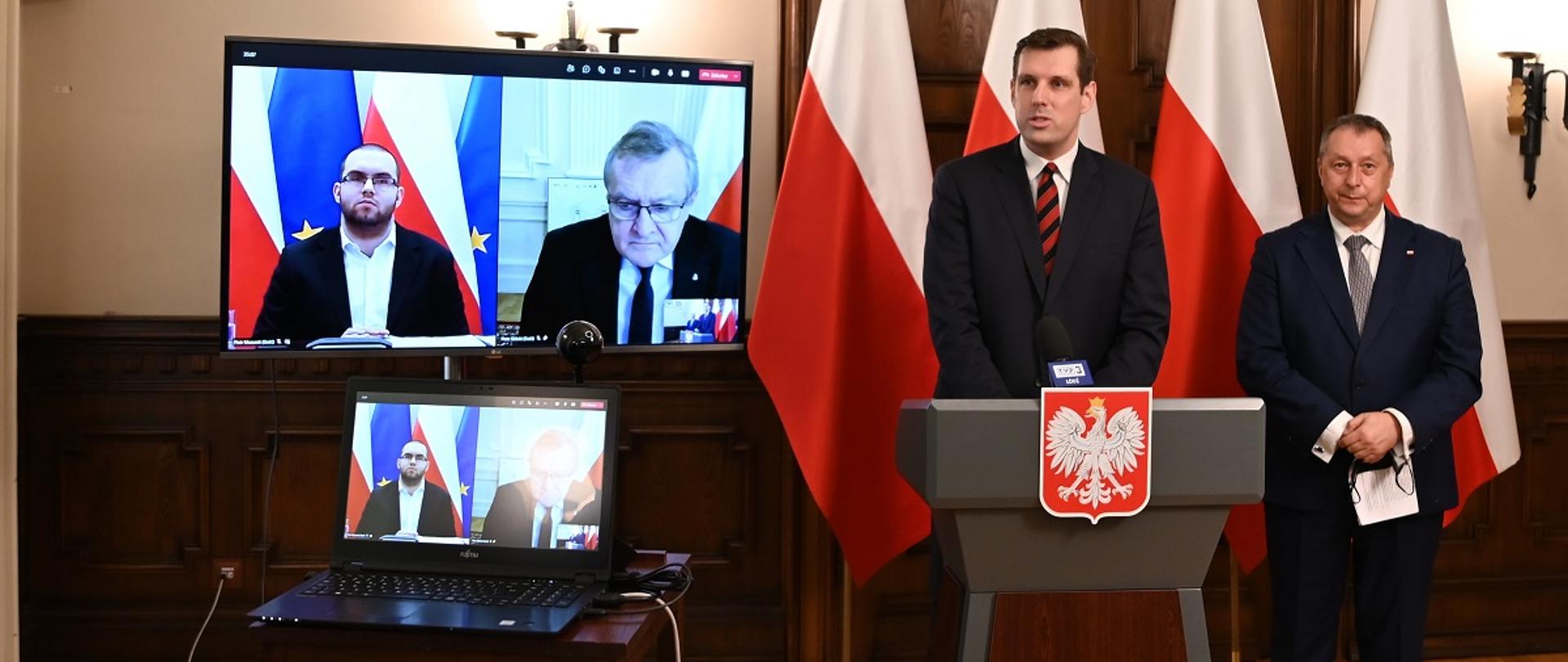 Wojewoda łódzki Tobiasz Bocheński uczestniczy w konferencji online 