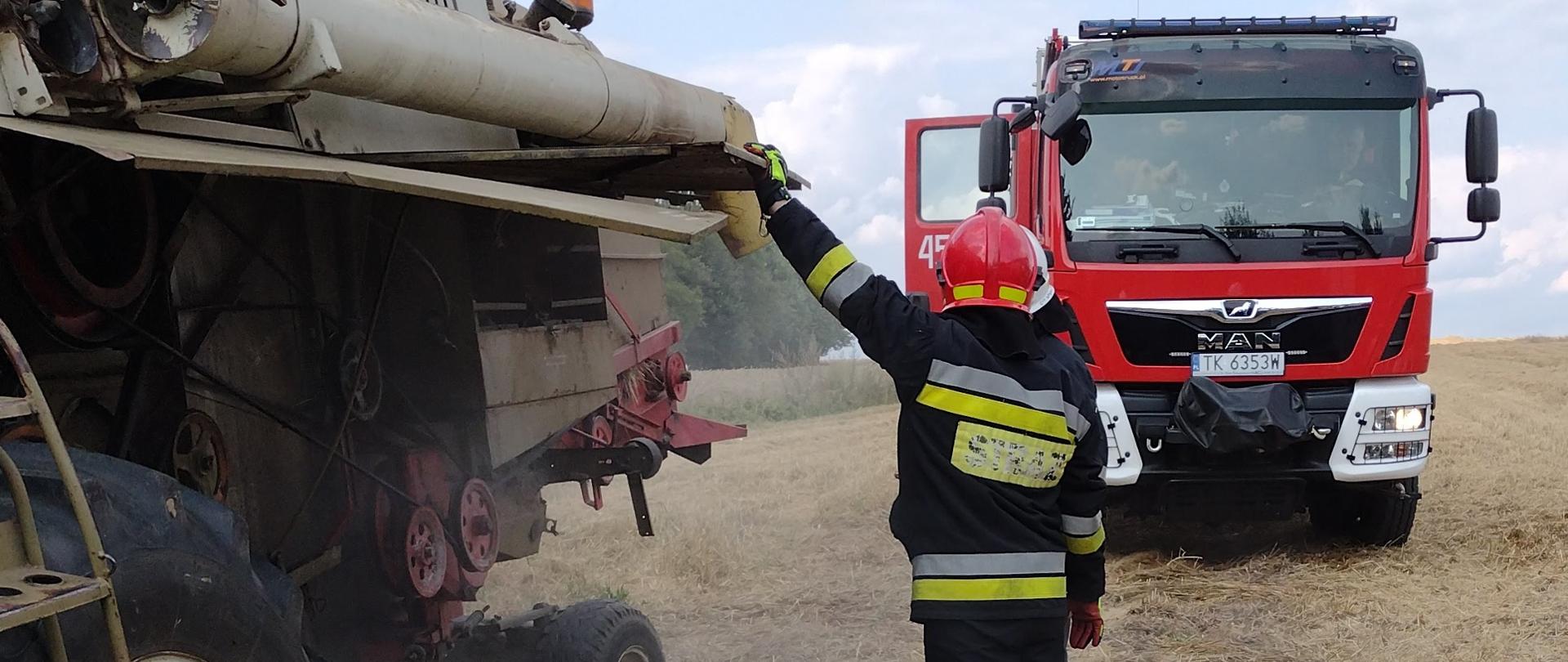 Pożar kombajnu w miejscowości Pękosławice gm. Waśniów