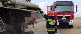 Pożar kombajnu w miejscowości Pękosławice gm. Waśniów