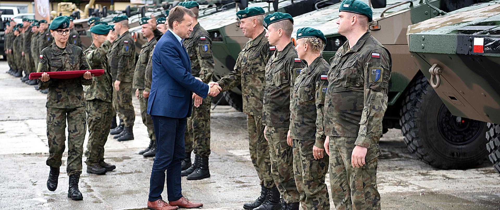 W poniedziałek 8 lipca br., Mariusz Błaszczak, szef resortu obrony przekazał Moduł Ogniowy „RAK” na wyposażenie 15 Giżyckiej Brygady Zmechanizowanej. Tym samym "Zawiszacy" otrzymali kompanijny moduł ogniowy, w skład którego wchodzi łącznie 8 moździerzy samobieżnych M120 Rak i 4 artyleryjskie wozy dowodzenia AWD. 