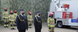 Dzień Strażaka. Na zdjęciu strażacy w ugrupowaniu (dwuszeregu) podczas apelu z okazji dnia strażaka.