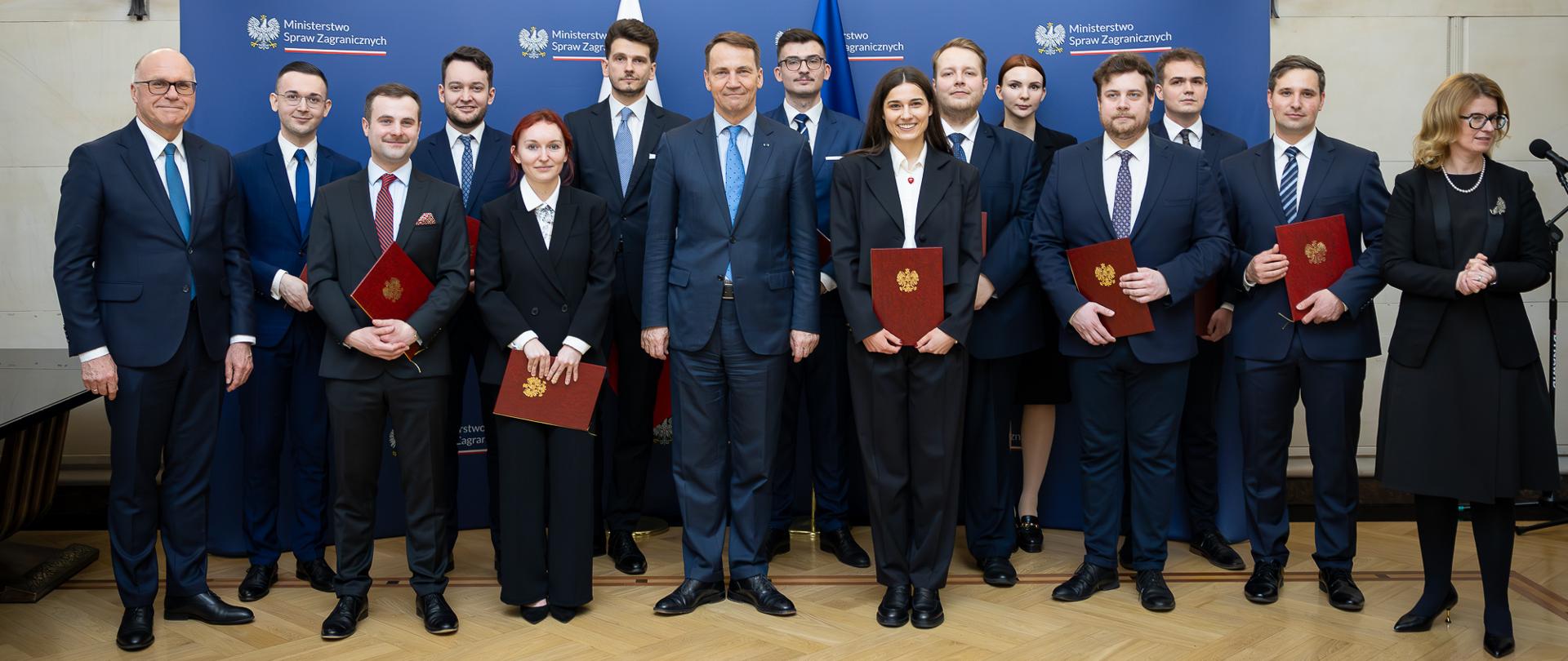 Uroczystość nadania pierwszych stopni dyplomatycznych z udziałem Ministra Radosława Sikorskiego 