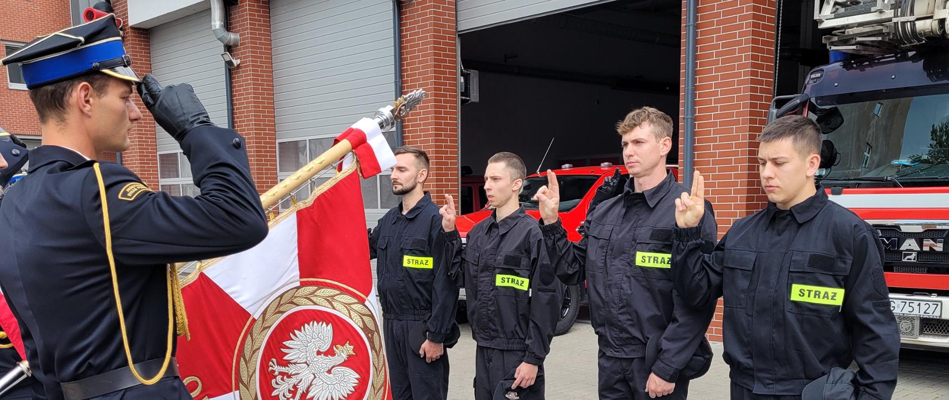 Uroczystość ślubowania i wręczania awansów