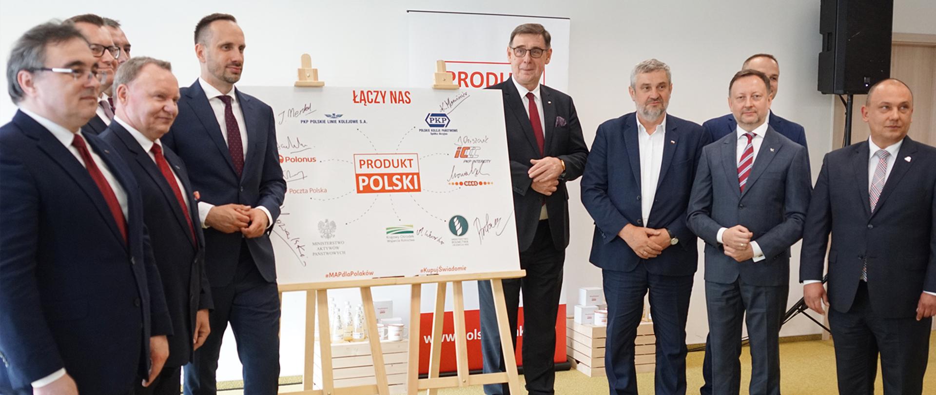 Min. J.K. Ardanowski wraz z uczestnikami konferencji