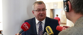  Minister infrastruktury Andrzej Adamczyk podczas konferencji prasowej dotyczącej nowej metody płatności na autostradzie A1 