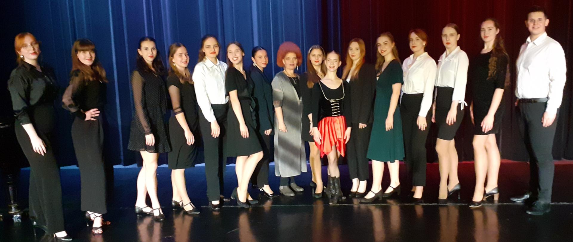 Uczniowie na scenie Bojków w Gliwicach