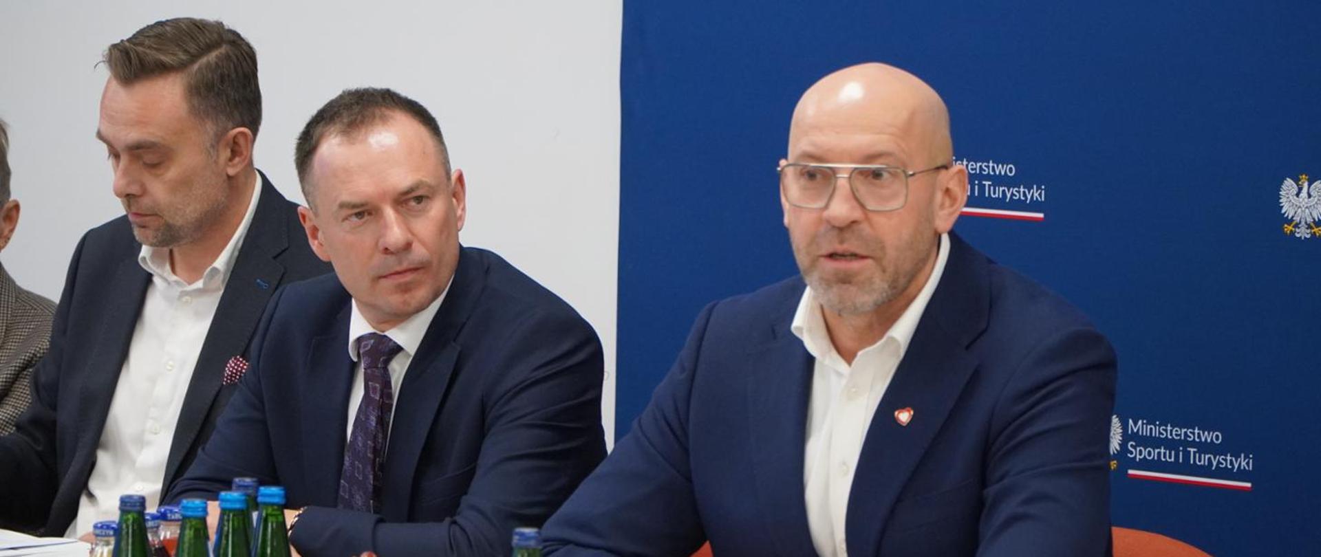 Picture. From left to right: Janusz Samel, Director of the Department of Competitive Sports at the Ministry of Sport and Tourism, Piotr Borys, Secretary of State, Jakub Rutnicki, Minister of Sport and Tourism