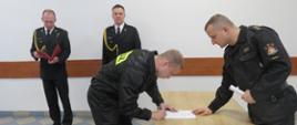 Uroczyste ślubowanie nowego funkcjonariusza KP PSP w Sejnach