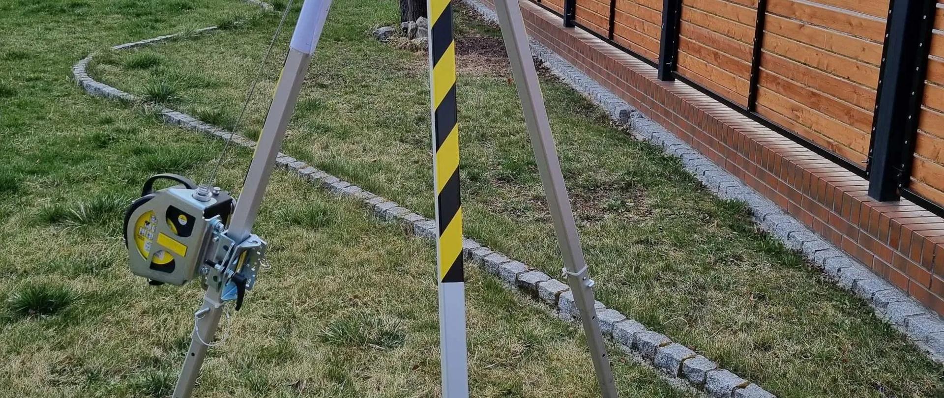 Na zdjęciu trójnóg ratowniczy