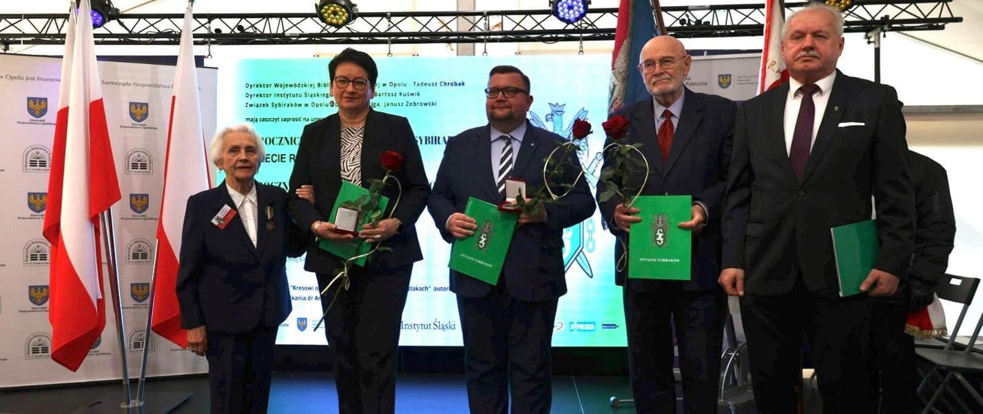 Wojewoda Opolski Monika Jurek otrzymała pamiątkowy medal upamiętniający to wyjątkowe wydarzenie.