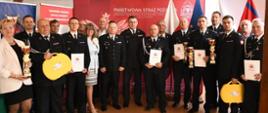 Pamiątkowe zdjęcie laureatów