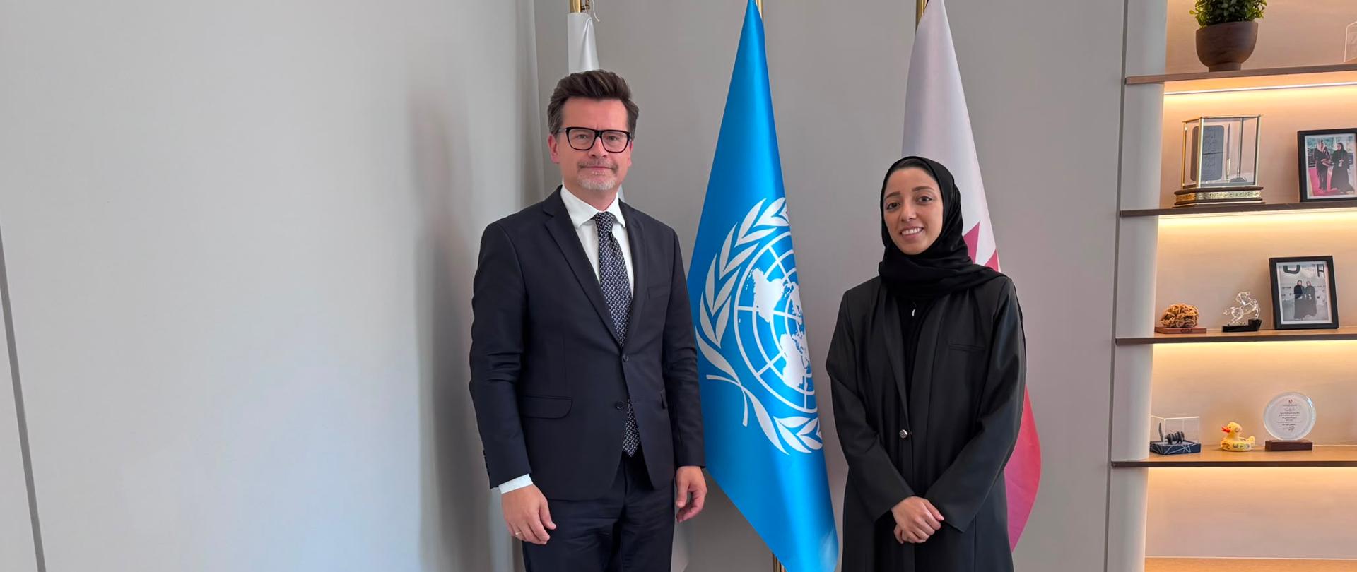 Ambasador RP Tomasz Sadziński z Mahą Al Kuwari, dyrektor generalną Doha Forum