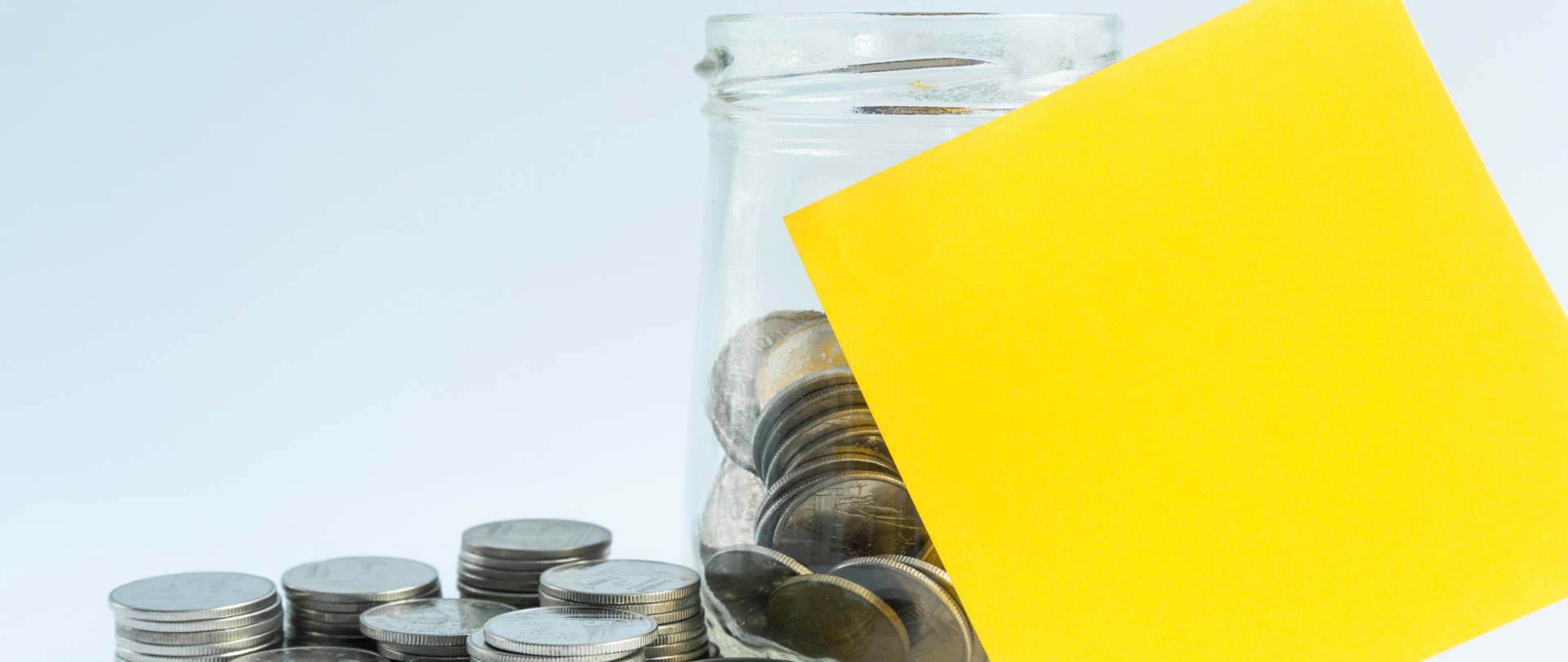 Słoik z pieniędzmi