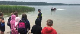 O bezpieczeństwie podczas wakacji nad Jeziorem Kuźnickim 