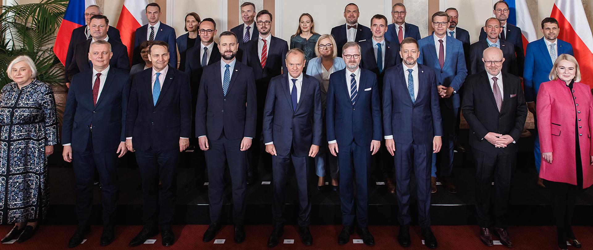 9 października 2024 r. w Pradze premier Donald Tusk wziął udział w polsko-czeskich konsultacjach międzyrządowych. W spotkaniu uczestniczył również Władysław Kosiniak-Kamysz wicepremier - minister obrony narodowej. Fot. KPRM
