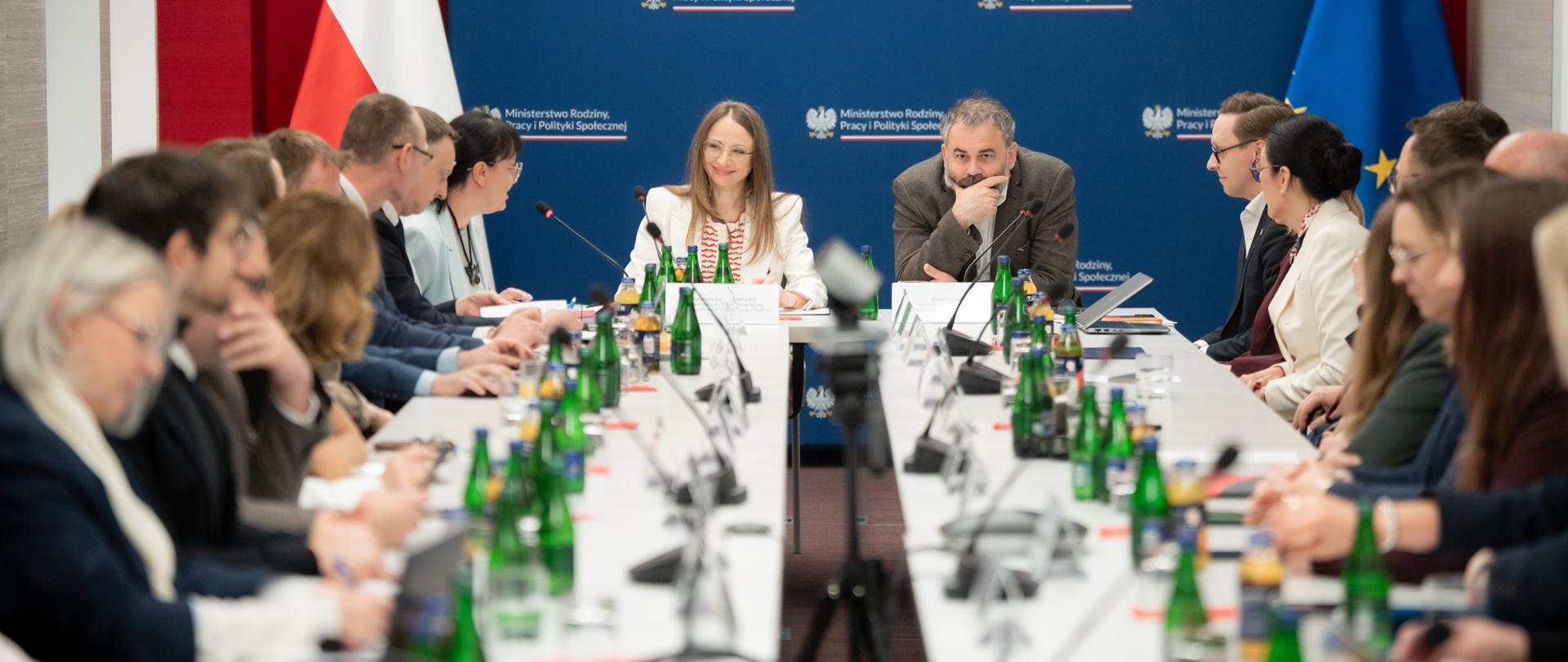 Skrócony czas pracy – to się dzieje! Zespół w MRPiPS rozpoczął prace