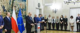 17 listopada Minister Spraw Zagranicznych RP Zbigniew Rau wręczył odznaczenia członkom służby zagranicznej