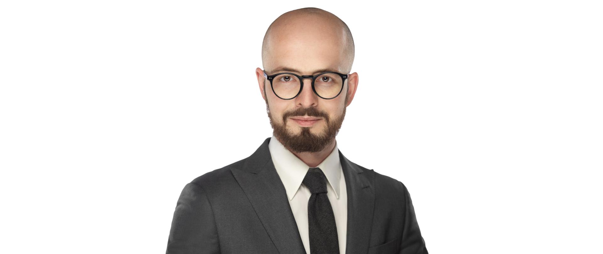 Marcin J.Menkes
