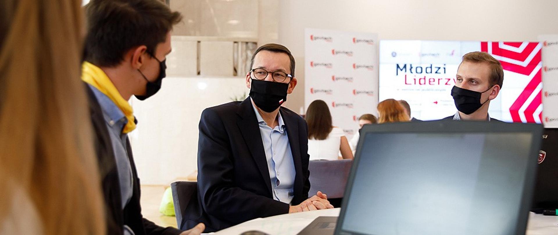 Premier i uczestnicy Gali Liderów Innowacji. 