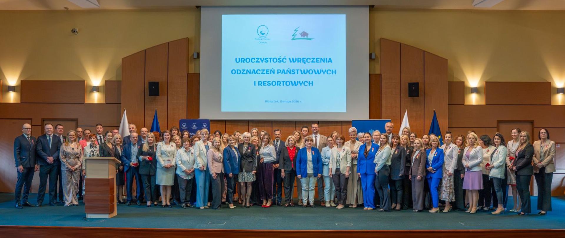 Odznaczenia państwowe i resortowe dla ponad 100 podlaskich nauczycieli