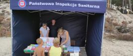 zdjęcie z akcji edukacyjnej na plaży w Lubiatowie