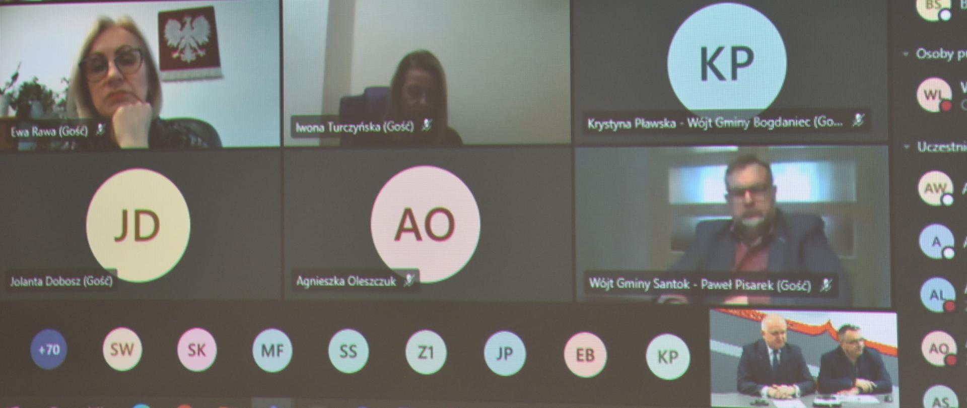 Widok na ekran - miniatury z uczestnikami wideokonferencji