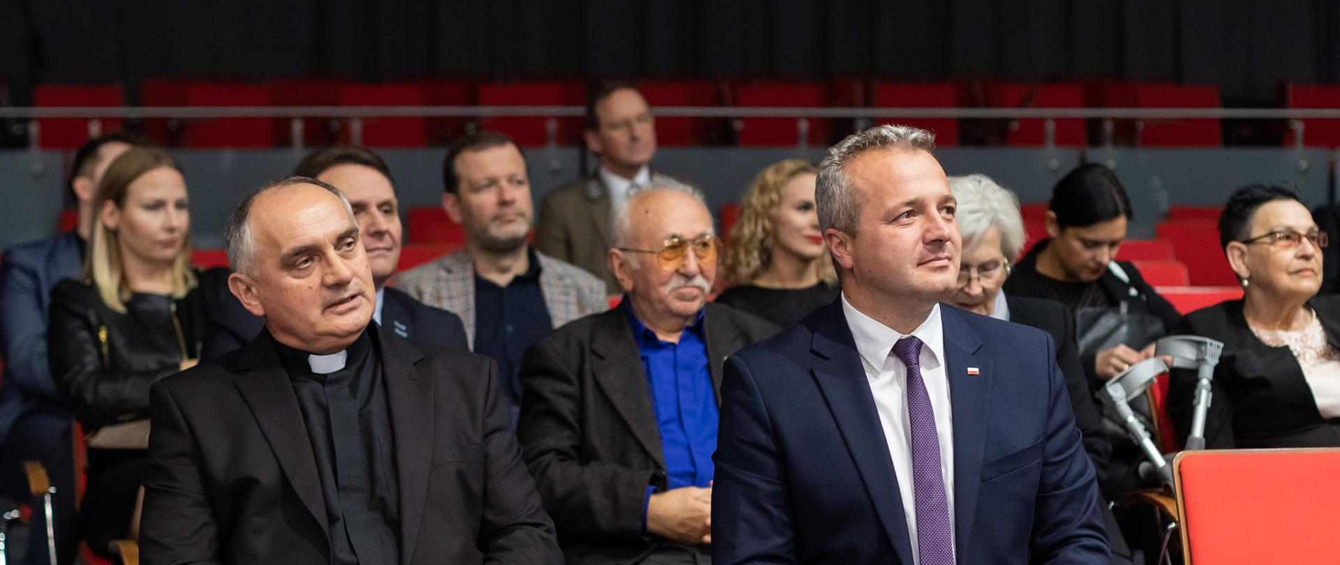 Wiele osób podczas premiery filmu