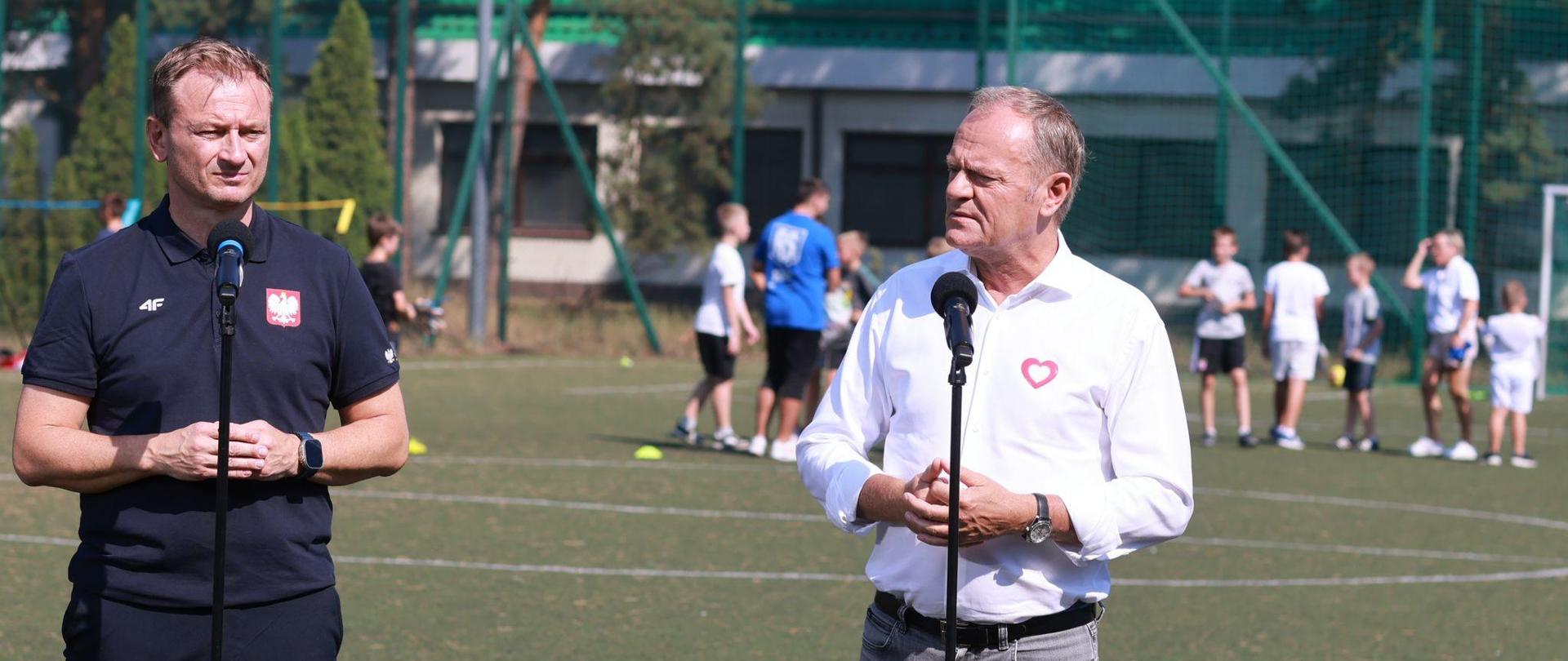 Premier Donald Tusk podczas konferencji prasowej w Karczewie.