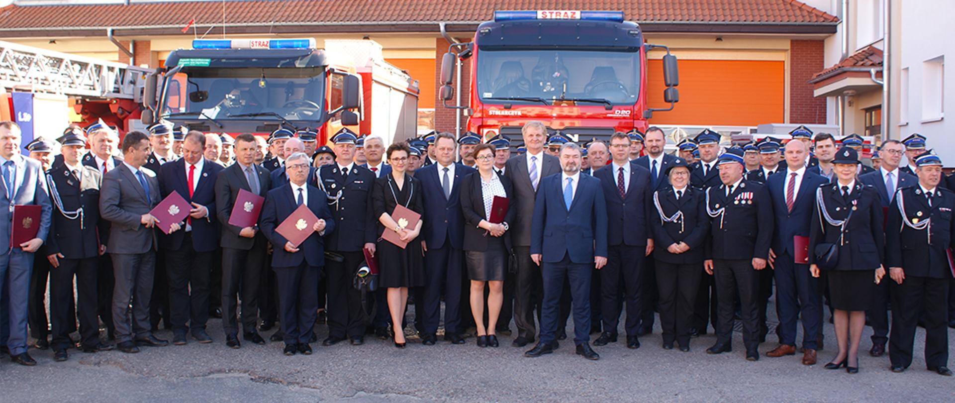 Wiceminister Jarosław Zieliński przekazał promesy na zakup samochodów dla OSP z województwa warmińsko-mazurskiego.