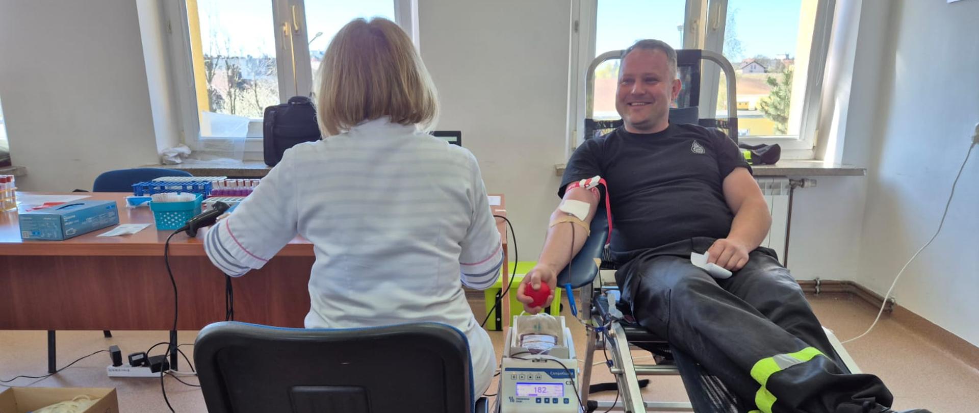 Akcja krwiodawstwa - druh OSP oddaje krew