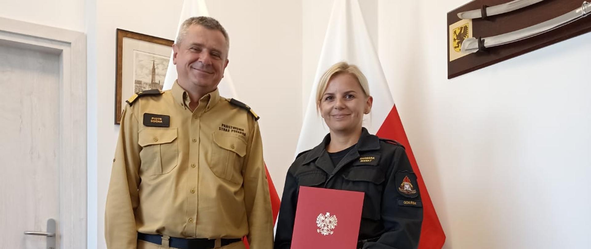 Wyróżnienie dla mł. kpt. Barbary Wanat wręczone przez Pomorskiego Komendanta Wojewódzkiego.