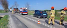 Strażacy podczas działań ratowniczo gaśniczych w miejscowości Hajdaszek likwidują skutki zderzenia trzech pojazdów osobowych.