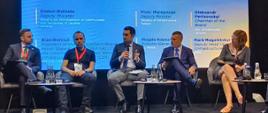 Wiceminister infrastruktury Piotr Malepszak w trakcie panelu
