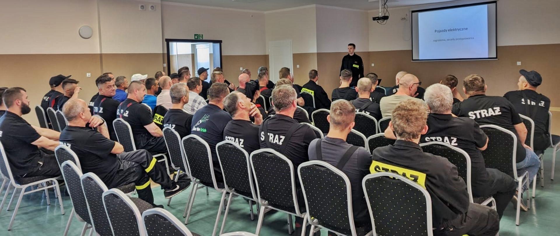 Szkolenie w zakresie bezpieczeństwa działań ratowniczo-gaśniczych podczas zdarzeń z udziałem samochodów elektrycznych i instalacji fotowoltaicznych