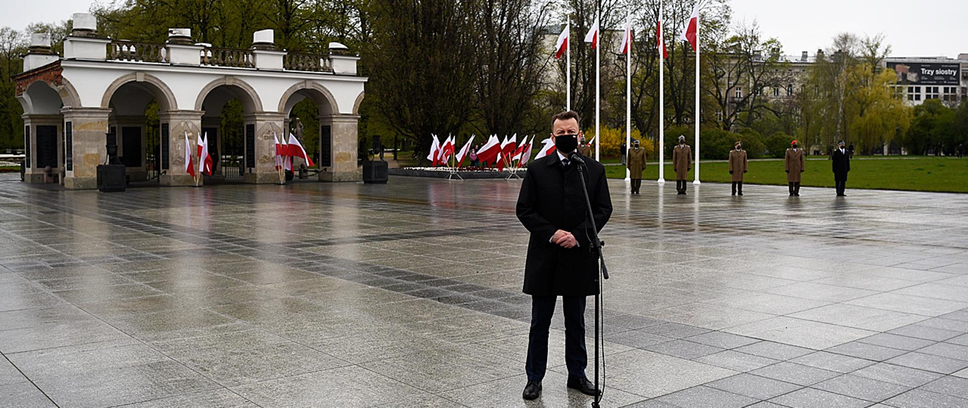 uroczyste podniesienie flag na placu marszałka J.Piłsudskiego 